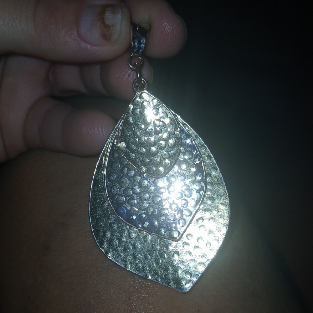 Elegant Silver Textured 3 leaf pendant for necklace